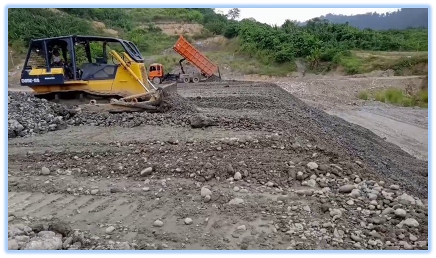 PT.PETRONESIA BENIMEL GROUP HK PROYEK PEMBANGUNAN REST AREA STA 46B TOL PEKANBARU-DUMAI ( TAHUN 2023-2024 ) PROSES PENGHAMPARAN BASE A